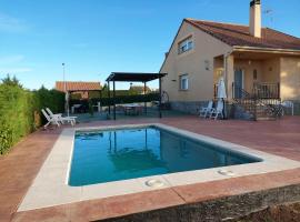 Disfrutar y relajarse el Robledal, Hotel in Zarzuela del Monte