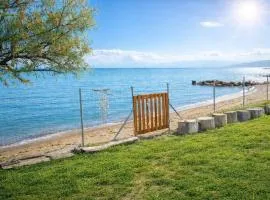 Vasiliki's Sea House - Beachfront Bliss in Corfu