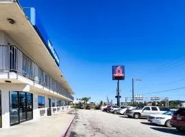 Studio 6 Galveston TX