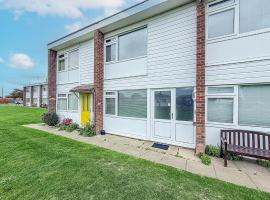 Homely Chalet To Hire In Scratby Nearby The Beach In Norfolk Ref 76166B, hótel í Scratby