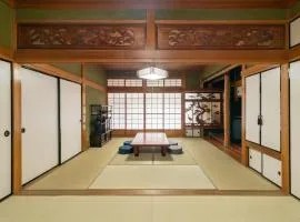 Dazai-fu Japanese-style residence Spacious 5LDK for up to 16 people Enjoy a comfortable stay with 2 parking spaces and 3 bathrooms