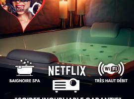 Suite craz'in Love Room, jacuzzi, cinéma, Camargue, Hotel in Beaucaire