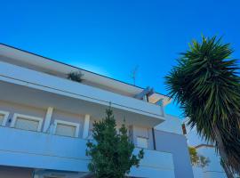 A CASA DI LUCIO APARTMENT - Bright & spacious apartment, seaside residential area near the Nettuno city centre, close to Sea, Train&Bus Station, hotelli kohteessa Nettuno