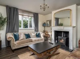 Available For Contractors 2 Double Beds and Sofa Bed Private Parking