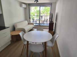 Cómodo apartamento vecino a feria de Tristán y a metros de 18 de julio, viešbutis mieste Montevidėjas