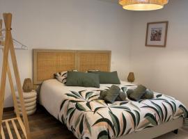 L Écrin des églisières، فندق في Quesmy