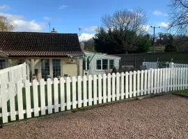 fairfeilds cottage Frog Trotters Bottom