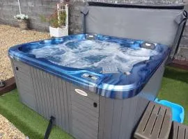Sunny Bank - bungalow with hot tub and extra accessibility
