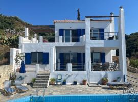 Lovely family villa with stunning sea views, hotel a Nísos Kríti