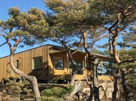 Cabin With View In Vestre Oksrødkilen: Gressvik şehrinde bir otel