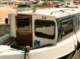 Orginal Dutch houseboat city center 'ZIJP'