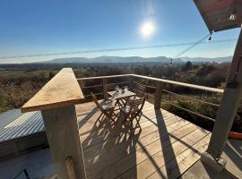 Antracit House โรงแรมในVerőce