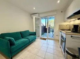 Studio neuf ensoleillé à Saint-Florent avec piscine