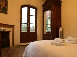 Maison au pied des remparts