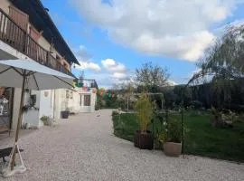 Maison indépendante près d'Izaut-de-l'Hôtel avec jardin