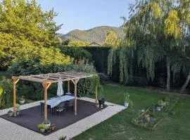 Maison indépendante près d'Izaut-de-l'Hôtel avec jardin