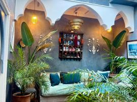 Oulad Akkou에 위치한 비치 호텔 Riad Blue Camel