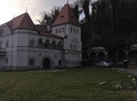 Bakšićevi Dvori, hotel 