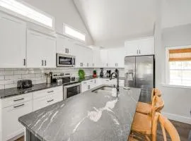 Hideaway Haven - Smith Mountain Lake Retreat, Dock, Kayaks and Fire Pit