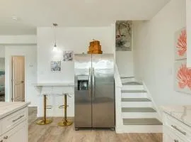 Minutes to the Sand Spacious beautiful relaxing