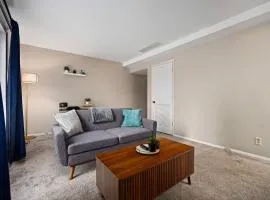 Midterm Stay Gem - Near Downtown with Workspace