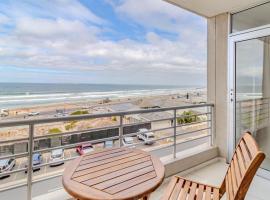 The Bay Luxury Beachfront Apartment – hotel w mieście Table View