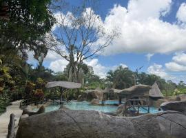 Orquideas Boutique Hotel, hotel z vročimi kopelmi v mestu Fortuna