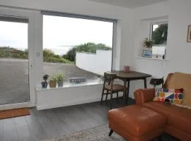 Bright & relaxed beach front studio flat