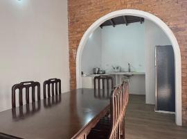 Casa en Las Heroinas โรงแรมในMérida