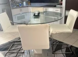 Diva Home Studio Near Ferry and Beach