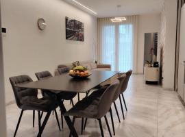 Holiday Home Varese- Family & Group stay with private parking โรงแรมในวาเรเซ