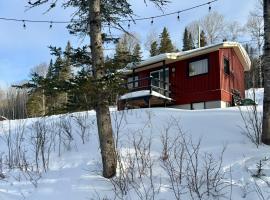 Mini-chalet tout confort - Lac de Pohenegamook, fjallask&aacute;li &iacute; Poh&eacute;n&eacute;gamook