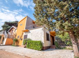 Kuca Mir Seaside Apartments - 50m from Beach, Hotel in Ugljan