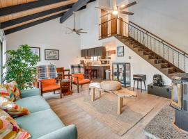 Near McNary Dam! Pet-Friendly Condo on Golf Course, Hotel in Umatilla