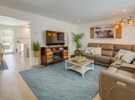 Deck, Fire Pit! Fully Updated Home Near Lake Huron، فندق في Caseville