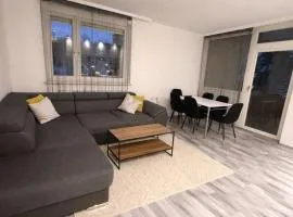 Helle City-Wohnung mit Balkon nahe Bahnhof