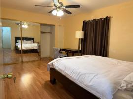 Citrus Loft Room B - Quiet and Convenience Female Only, hotel a Covina