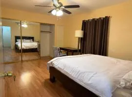 Citrus Loft Room B - Quiet and Convenience Female Only
