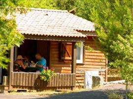 Chalet Confort avec Terrasse - 4 Personnes - API-1-52-1742, Hotel in Villegly
