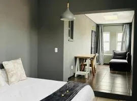 Seven Eleven Deluxe Apartments - Isibaya House