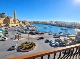 Seafront 4-Bed Townhouse with Breathtaking Views