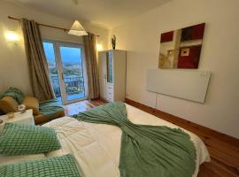 Europe's last sunset, hotel v mestu Waterville