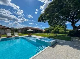 Casa campestre exclusiva con piscina y jacuzzi