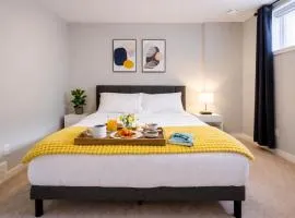 Modern 1BR Suite Sleeps 3-4 in Near YYC Calgary Airport