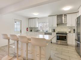 Game Room and Hot Tub Family Gem on Lake Hopatcong, Hotel in Lake Hopatcong