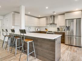 Family-Friendly! Waterfront Home on Lake Hopatcong, Hotel in Lake Hopatcong