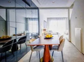 Teneryfa przy plaży z basenem