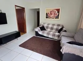 Casa ampla mobiliada com estacionamento para até 5 veículos