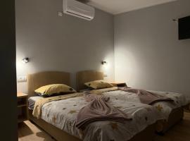 Duplex Oasis Rooms，Ada的飯店