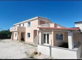 Apartmani Maslina Vir